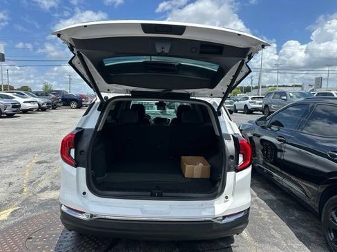 Used 2022 GMC Terrain SLT AWD/4WD image 16