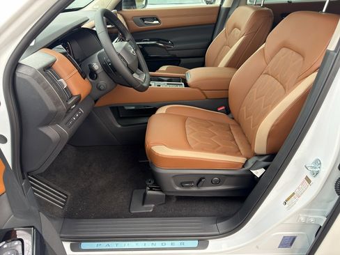 New 2026 Nissan Pathfinder Platinum image 16