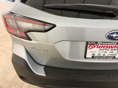 Used 2025 Subaru Outback Premium w/ Popular Package #1A AWD/4WD image 17