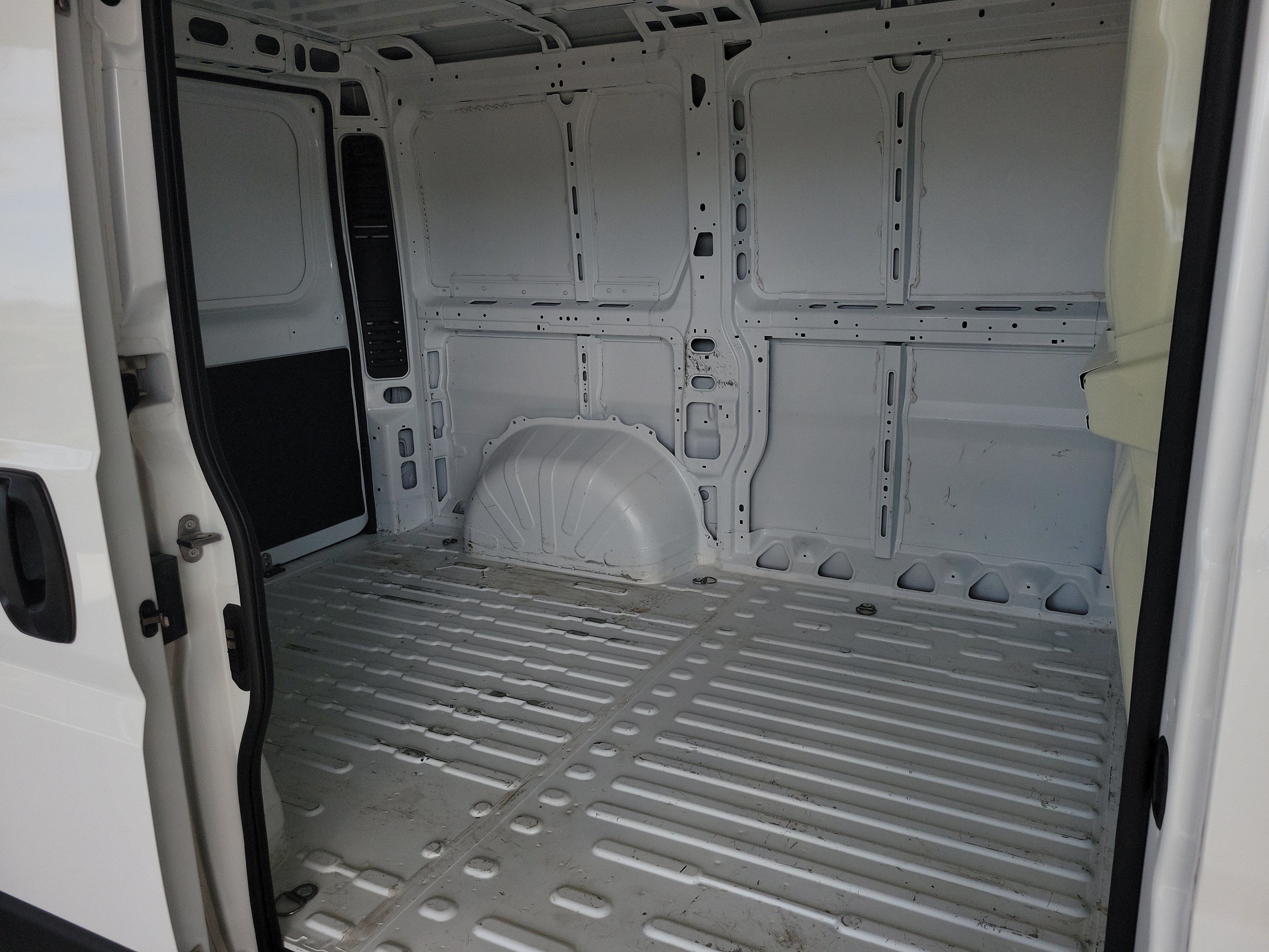 Used 2025 RAM ProMaster 1500 FWD image 9