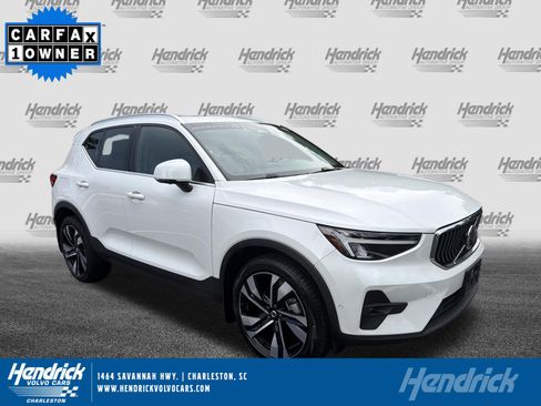 Used 2023 Volvo XC40 B5 Plus w/ Climate Package AWD/4WD image 1