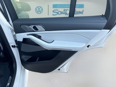 Used 2025 BMW X5 M60i w/ Climate Comfort Package image 32