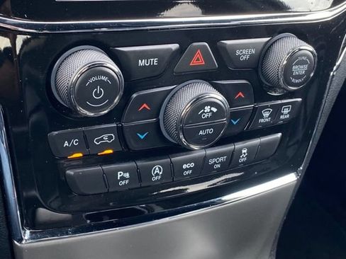 Used 2021 Jeep Grand Cherokee Limited w/ Sun & Sound Group AWD/4WD image 20