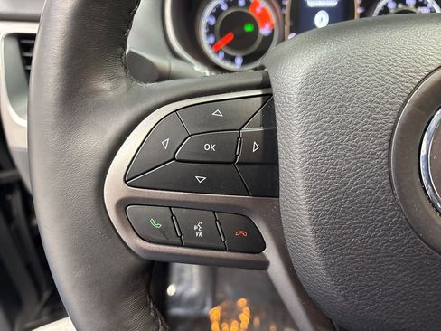 Used 2019 Jeep Cherokee Latitude Plus w/ Cold Weather Group image 13