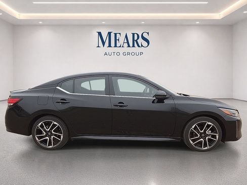 Used 2025 Nissan Sentra SR FWD image 6