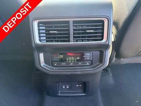 Used 2025 Volkswagen Atlas SEL image 34