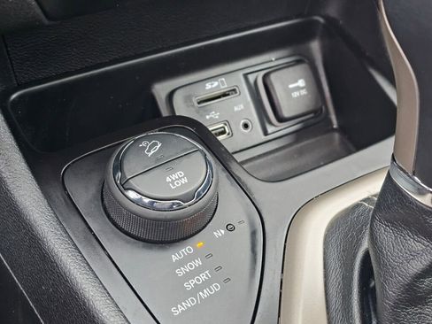 Used 2016 Jeep Cherokee Limited w/ Trailer Tow Group image 39