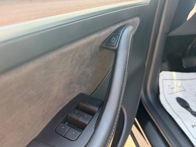 Used 2023 Tesla Model Y Long Range AWD/4WD image 10