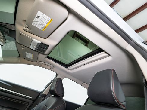 Used 2023 Nissan Altima 2.5 SR w/ SR Premium Package image 16