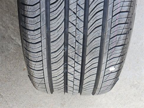 Certified 2024 Chevrolet Trax RS w/ Driver Confidence Package image 12