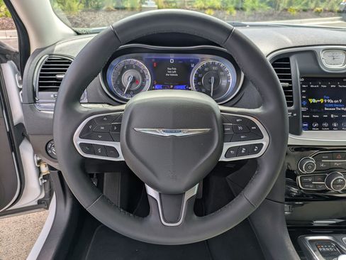 Used 2023 Chrysler 300 Touring L w/ Safetytec Plus Group RWD image 19