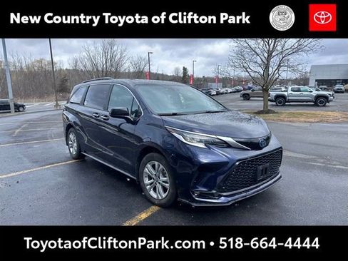 Used 2023 Toyota Sienna XSE w/ XSE Plus Package image 1