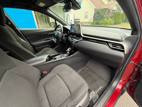 Used 2019 Toyota C-HR XLE FWD image 36