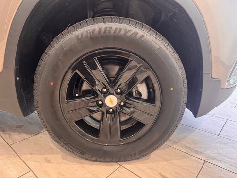 Used 2021 Chevrolet Trax LT AWD/4WD image 25