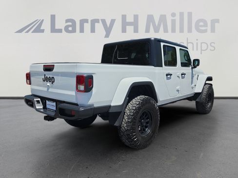 Used 2024 Jeep Gladiator Sport AWD/4WD image 5
