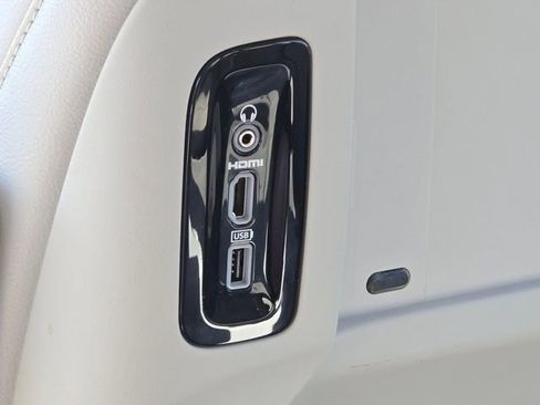 Used 2017 Chrysler Pacifica Touring-L Plus w/ Advanced Safetytec Group FWD image 12