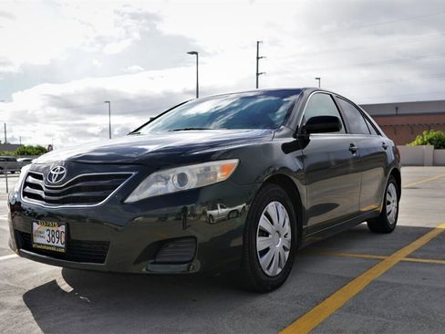 Used 2010 Toyota Camry LE FWD image 1