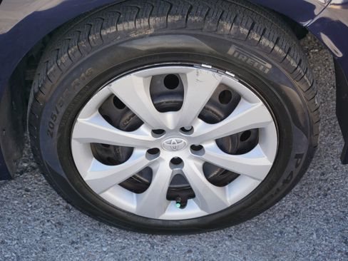 Used 2021 Toyota Corolla LE image 12