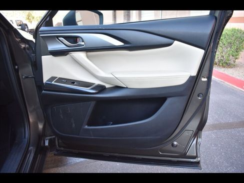 Used 2018 MAZDA CX-9 Touring image 37