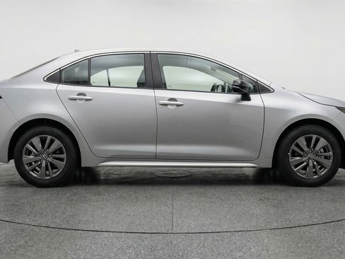 Used 2025 Toyota Corolla LE FWD image 11