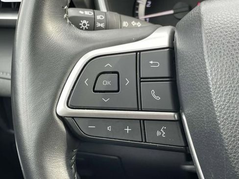 Used 2023 Toyota Highlander XLE image 22