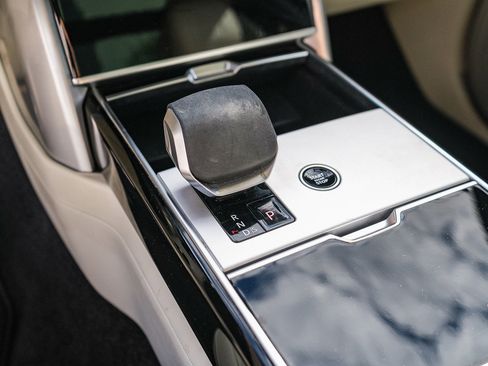 Certified 2025 Land Rover Range Rover SE image 21