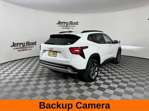 Used 2025 Chevrolet Trax LT w/ LT Convenience Package FWD image 7