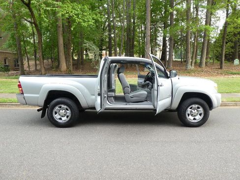 Used 2005 Toyota Tacoma PreRunner image 13