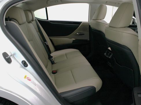 Used 2019 Lexus ES 300h Luxury image 43