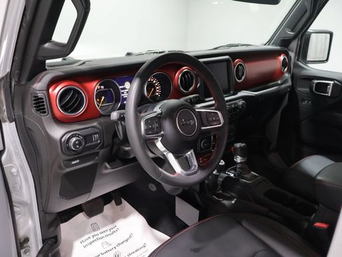 Used 2023 Jeep Gladiator Rubicon w/ LED Lighting Group AWD/4WD image 13