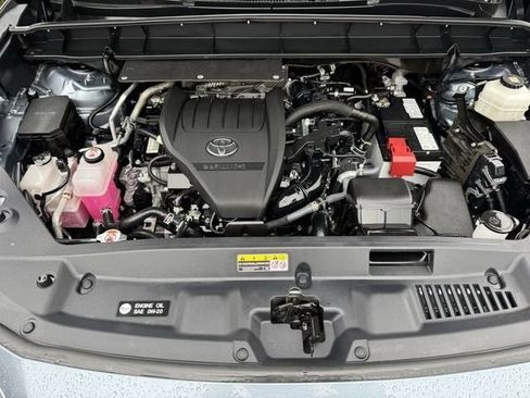 Used 2024 Toyota Highlander XLE FWD image 27