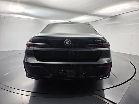 Certified 2025 BMW 740i RWD image 5