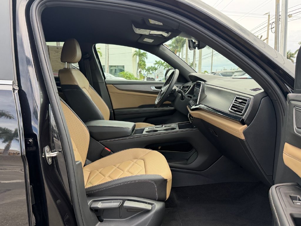 Used 2024 Volkswagen Atlas Cross Sport SE FWD image 16