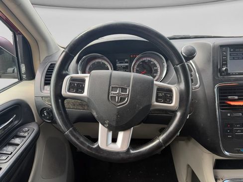 Used 2011 Dodge Grand Caravan Crew w/ Entertainment Group 1 FWD image 15