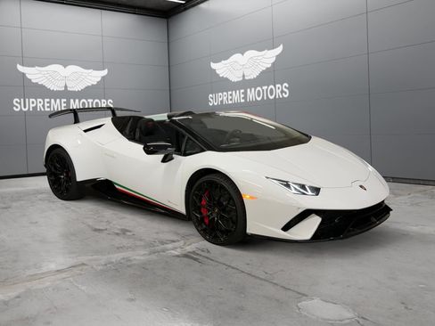 Used 2019 Lamborghini Huracan Performante AWD/4WD image 7