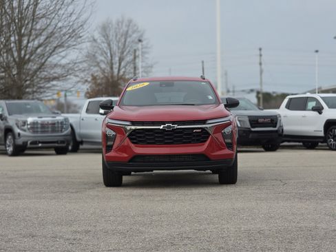 Used 2026 Chevrolet Trax RS w/ Driver Confidence Package image 2