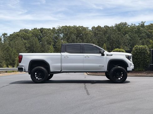 Used 2024 GMC Sierra 1500 AT4 w/ Technology Package AWD/4WD image 5