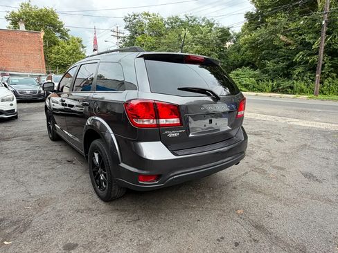 Used 2019 Dodge Journey SE w/ Connectivity Group FWD image 9