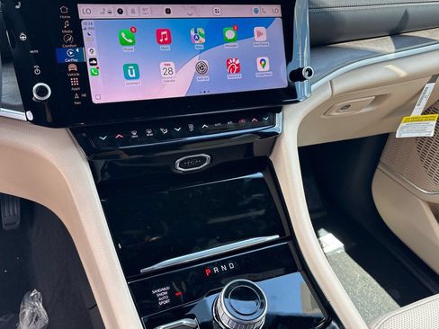 New 2026 Jeep Grand Cherokee Limited w/ Luxury Tech Group II AWD/4WD image 13