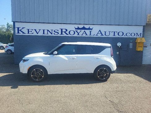 Used 2023 Kia Soul EX image 1