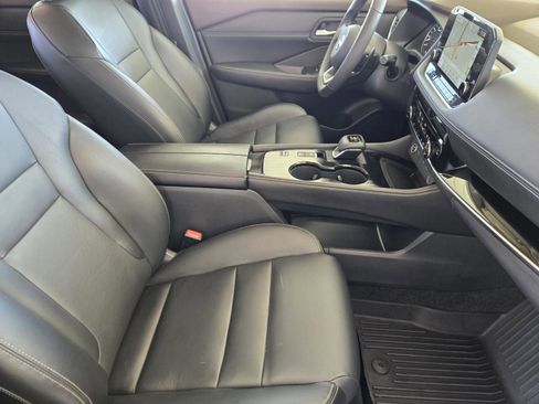 Used 2023 Nissan Rogue SL w/ SL Premium Package image 13