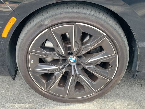 Used 2023 BMW i7 xDrive60 AWD/4WD image 6