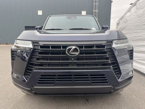 Used 2024 Lexus GX 550 image 2