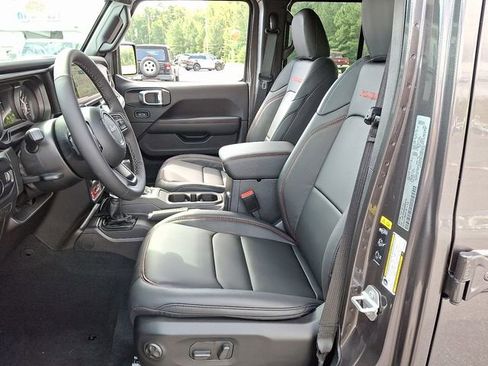 New 2025 Jeep Wrangler Unlimited Rubicon w/ Convenience Group AWD/4WD image 10