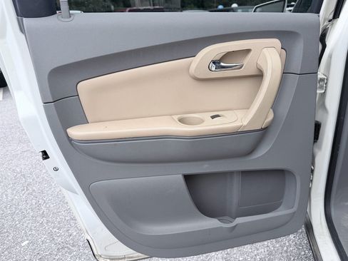 Used 2012 Chevrolet Traverse LT FWD image 26