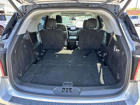 Used 2023 Ford Explorer XLT w/ Equipment Group 202A image 8