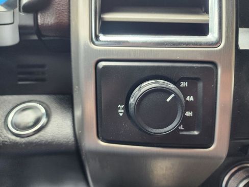 Used 2015 Ford F150 Platinum w/ Equipment Group 701A Luxury AWD/4WD image 22