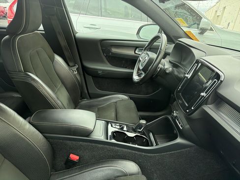 Used 2019 Volvo XC40 T5 R-Design image 6