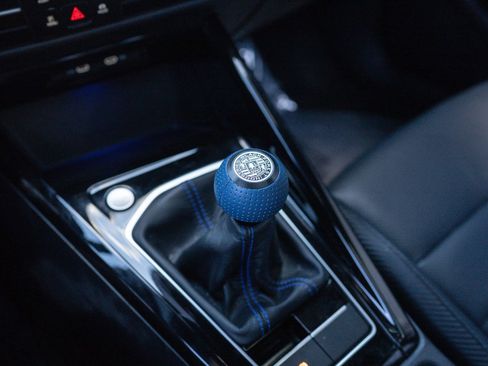 Used 2024 Volkswagen Golf R image 14