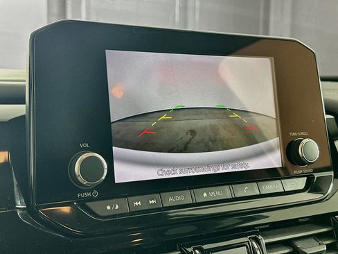 Used 2025 Nissan Pathfinder SV FWD image 22